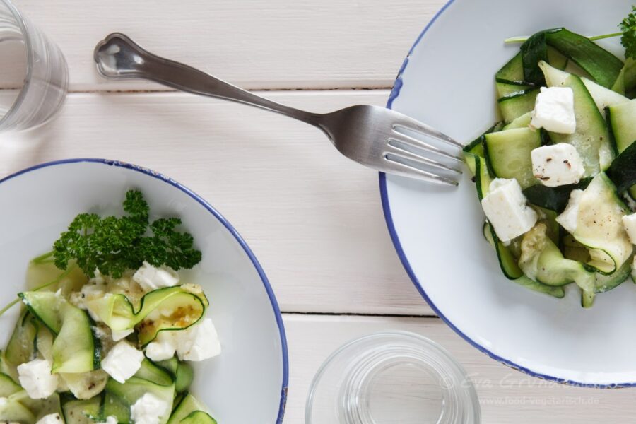 Zucchini Salat mit Feta