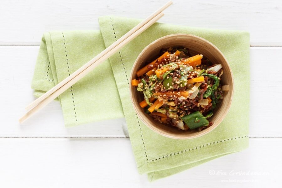 Wok-Gemüse mit Rotem Reis