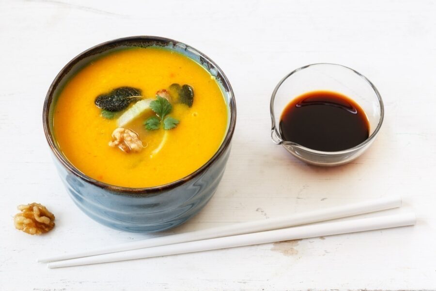 Vegane Kürbis-Karotten-Suppe mit Fenchel