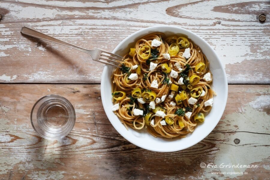 Spaghetti mit Peperoni und Knoblauch (schnell & einfach)