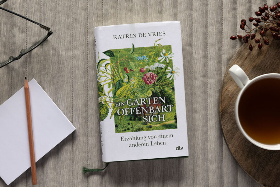 Buch-Tipp: Ein Garten offenbart sich von Katrin de Vries